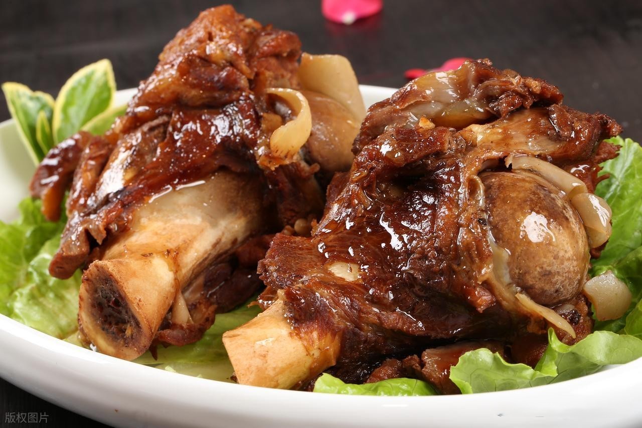 Đầu bếp đích thân chia sẻ công thức bí truyền món xương heo kho, đảm bảo thịt mềm tan trong miệng và hương thơm khiến hàng xóm phải xuýt xoa- Ảnh 4. Đầu bếp đích thân chia sẻ công thức bí truyền món xương heo kho, đảm bảo thịt mềm tan trong miệng và hương thơm khiến hàng xóm phải xuýt xoa- Ảnh 4.
