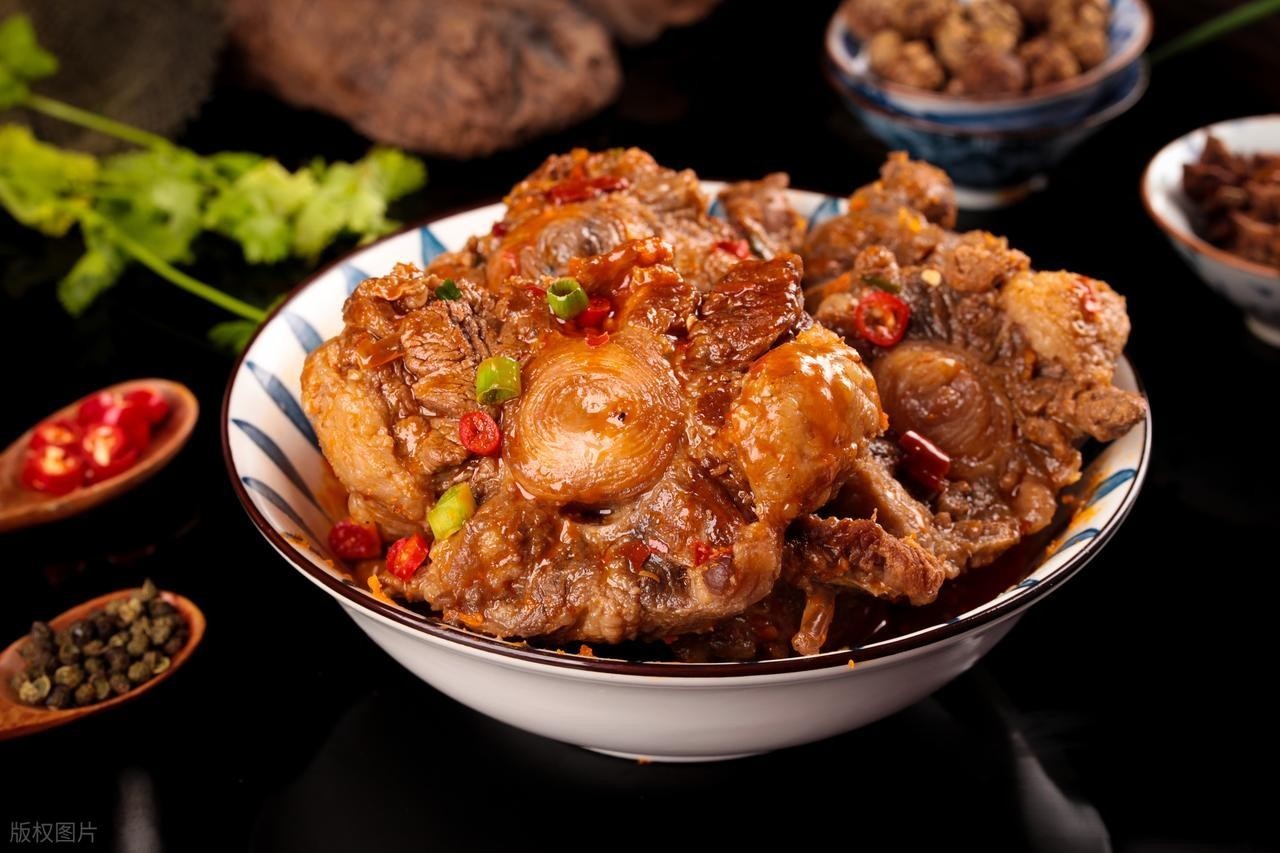 Đầu bếp đích thân chia sẻ công thức bí truyền món xương heo kho, đảm bảo thịt mềm tan trong miệng và hương thơm khiến hàng xóm phải xuýt xoa- Ảnh 5. Đầu bếp đích thân chia sẻ công thức bí truyền món xương heo kho, đảm bảo thịt mềm tan trong miệng và hương thơm khiến hàng xóm phải xuýt xoa- Ảnh 5.