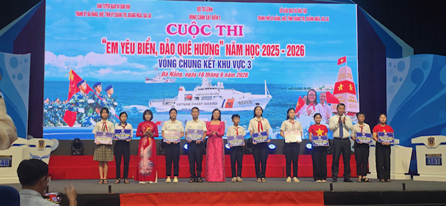 5 đội xuất sắc tranh t&agrave;i tại Chung kết khu vực Cuộc thi &ldquo;Em y&ecirc;u biển, đảo qu&ecirc; hương&rdquo; - Ảnh 4.