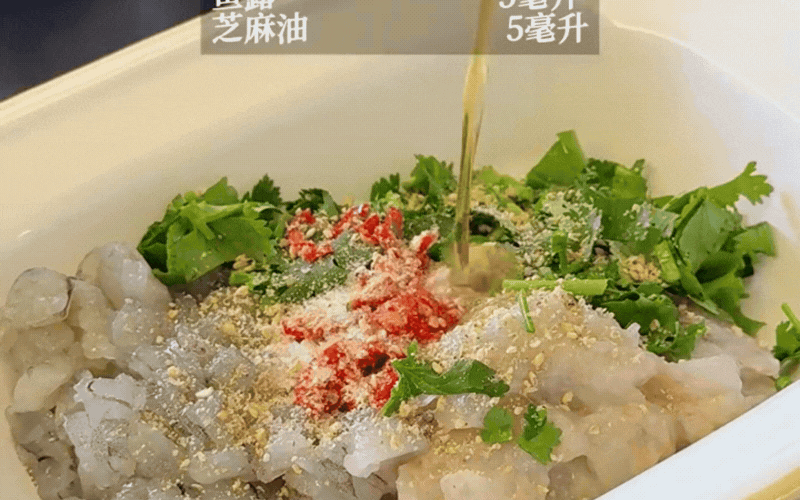 Cày phim, xem bóng đá cuối tuần không thể thiếu món này: Bánh tôm bọc bánh tráng áp chảo thơm lừng, chấm tương ớt ngọt siêu cuốn- Ảnh 6. Cày phim, xem bóng đá cuối tuần không thể thiếu món này: Bánh tôm bọc bánh tráng áp chảo thơm lừng, chấm tương ớt ngọt siêu cuốn- Ảnh 6.