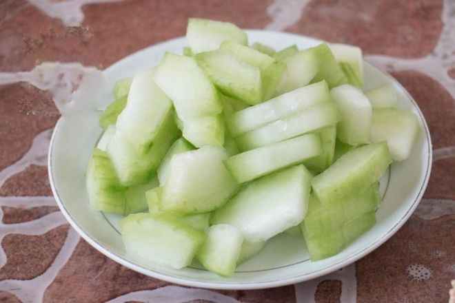 Rất rẻ, bí đao là lựa chọn tốt nhất cho bữa cơm mùa hè: 4 món ngon lại nấu nhanh, có món giúp giảm cân, đẹp da - Ảnh 7.