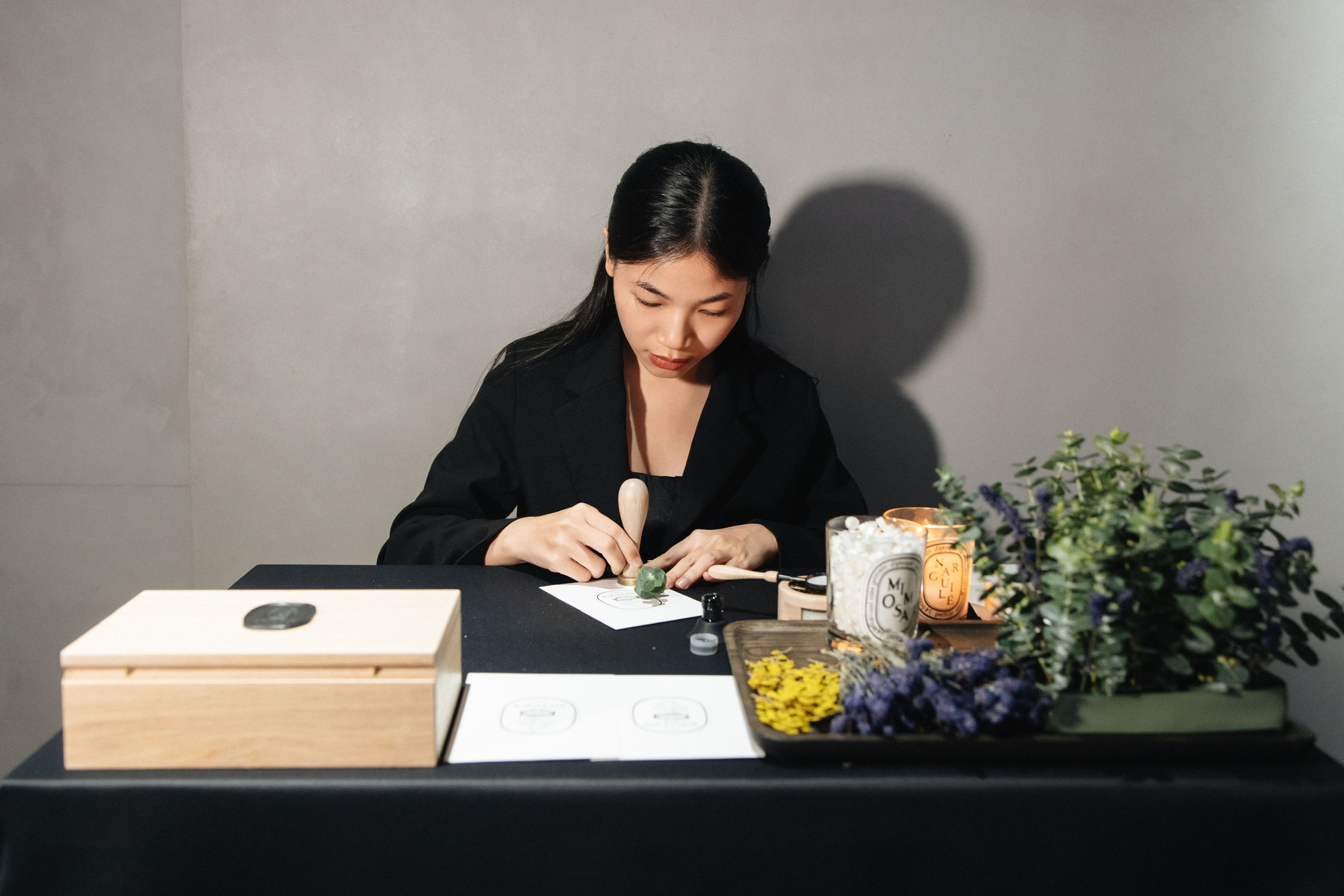 D&agrave;n KOL đổ bộ Diptyque, check-in &ldquo;khu vườn m&ugrave;i hương&rdquo; si&ecirc;u nghệ đ&oacute;n nến mới - Ảnh 13.