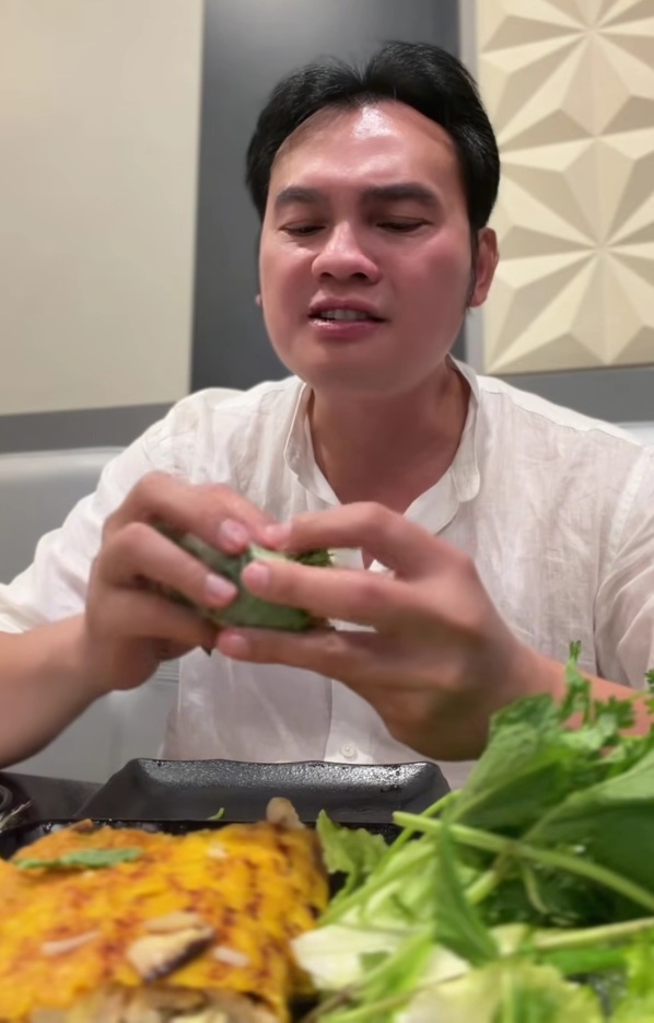 Nam NSƯT là giám đốc, sang Mỹ ăn bánh xèo để nhớ về quê hương- Ảnh 2.