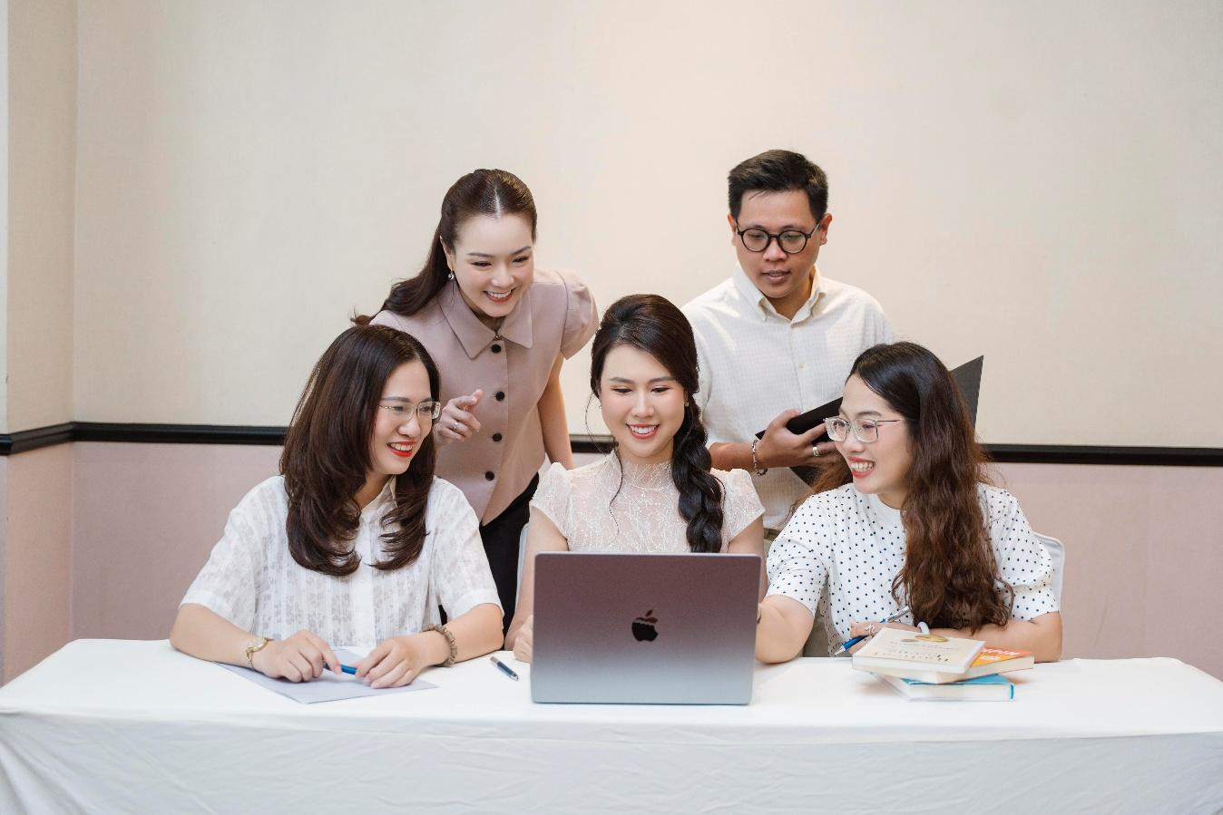Cuộc chiến thầm lặng trong mỗi dự án AI: Vì sao IT và kinh doanh không thể hiểu nhau? - Ảnh 1. Cuộc chiến thầm lặng trong mỗi dự án AI: Vì sao IT và kinh doanh không thể hiểu nhau? - Ảnh 1.