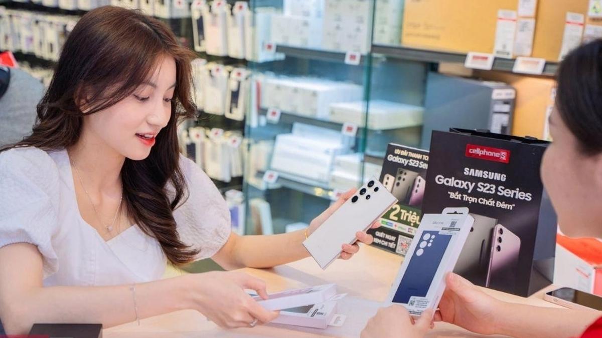 Top 10 chiếc điện thoại Samsung &ldquo;thực dụng&rdquo; m&ugrave;a h&egrave; 2026: Từ tầm trung đến cao cấp- Ảnh 3.