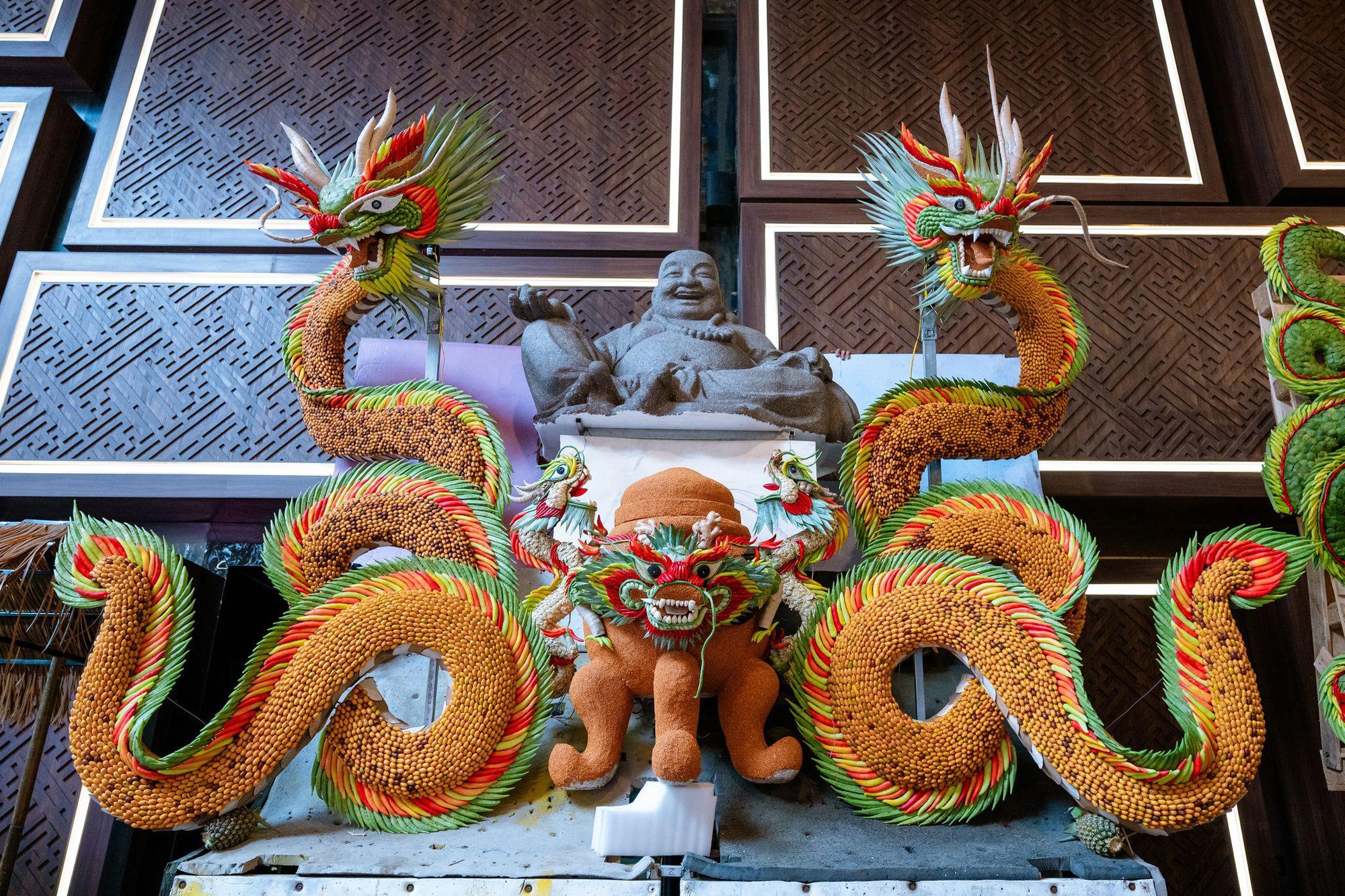 Trổ t&agrave;i tạo h&igrave;nh tr&aacute;i c&acirc;y, c&aacute;c nghệ nh&acirc;n khiến kh&aacute;ch đến n&uacute;i B&agrave; Đen ngỡ ng&agrave;ng - Ảnh 4.