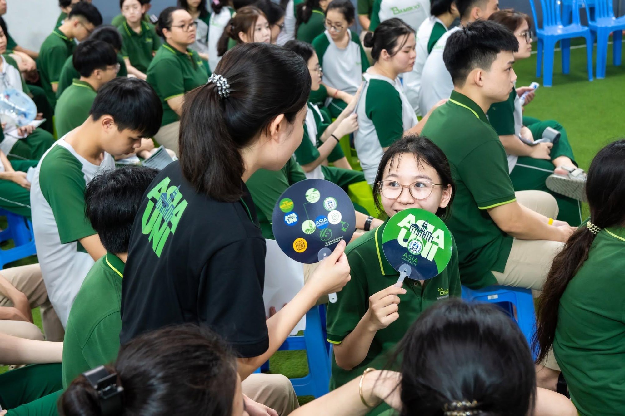 Học b&aacute;n dẫn ngay tại &ldquo;thủ phủ b&aacute;n dẫn&rdquo; thế giới: B&iacute; k&iacute;p để Gen Z chạm tay v&agrave;o mỏ v&agrave;ng c&ocirc;ng nghệ l&otilde;i - Ảnh 1.