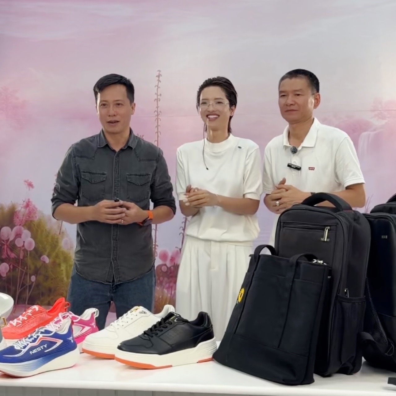 Hạnh Mikixi v&agrave; h&agrave;nh tr&igrave;nh &ldquo;tiếp sức hoa mặt trời&rdquo;: Khi livestream l&agrave; để lan tỏa y&ecirc;u thương - Ảnh 2.