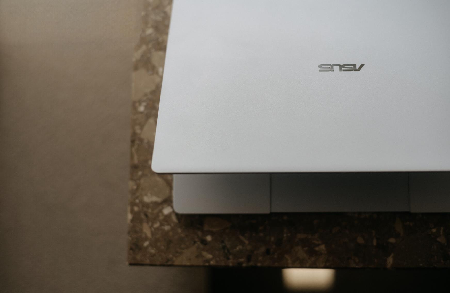 V&igrave; sao laptop ExpertBook Ultra c&oacute; mức gi&aacute; 100 triệu? - Ảnh 2.