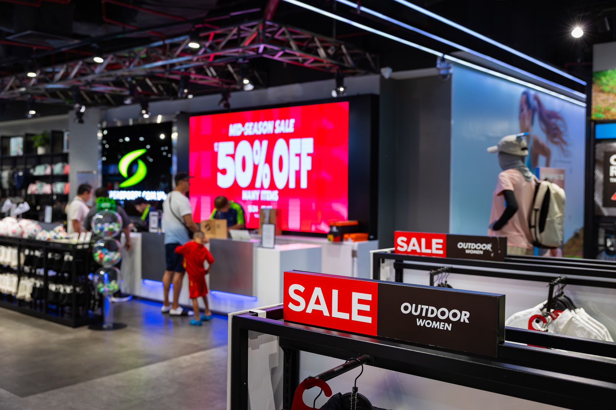 Tận hưởng End of Season Sale tại Crescent Mall: 3 ng&agrave;y v&agrave;ng cho hội x&ecirc; dịch, l&ecirc;n đời vali du lịch với gi&aacute; trong mơ! - Ảnh 3.