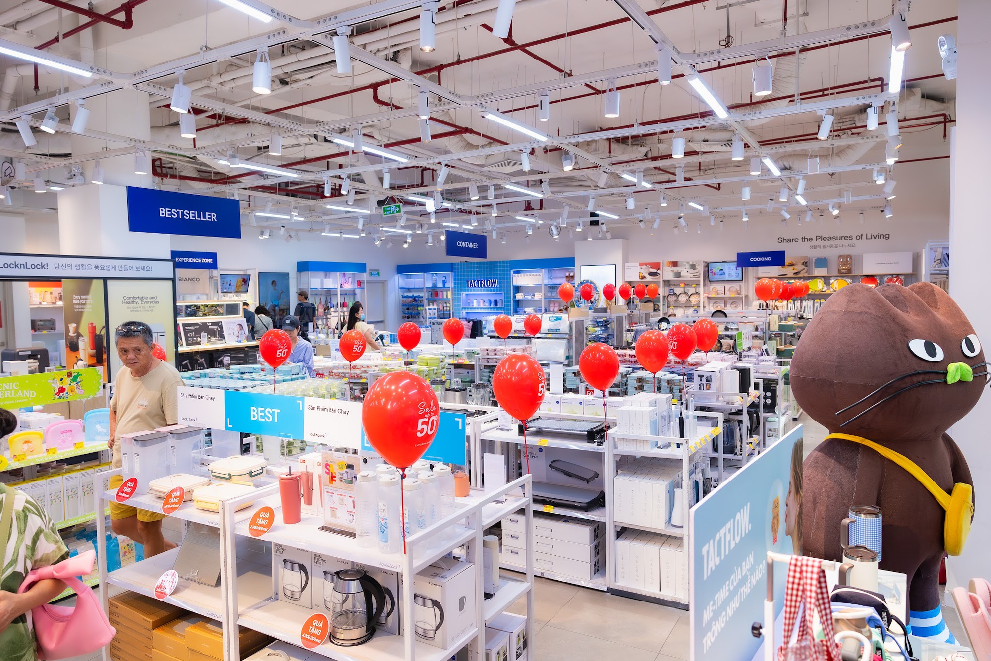 Tận hưởng End of Season Sale tại Crescent Mall: 3 ng&agrave;y v&agrave;ng cho hội x&ecirc; dịch, l&ecirc;n đời vali du lịch với gi&aacute; trong mơ! - Ảnh 5.
