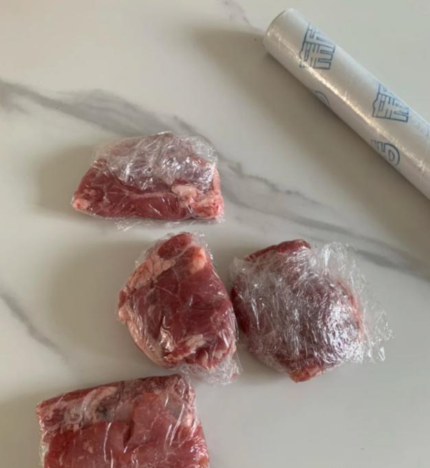 Cứ nghĩ m&agrave;ng bọc thực phẩm chỉ để bọc đồ ăn, ai ngờ lại giải quyết được h&agrave;ng loạt việc nh&agrave; phiền phức- Ảnh 5.