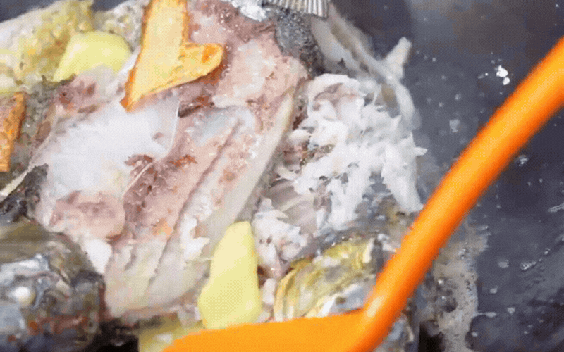 Kh&ocirc;ng cần hầm xương cầu kỳ, đ&acirc;y mới l&agrave; c&aacute;ch nấu canh hải sản ngọt lịm tự nhi&ecirc;n gi&uacute;p hồi phục sức khỏe si&ecirc;u tốc- Ảnh 1.