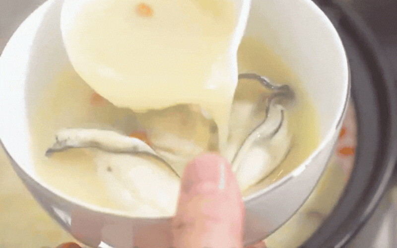 Kh&ocirc;ng cần hầm xương cầu kỳ, đ&acirc;y mới l&agrave; c&aacute;ch nấu canh hải sản ngọt lịm tự nhi&ecirc;n gi&uacute;p hồi phục sức khỏe si&ecirc;u tốc- Ảnh 8.