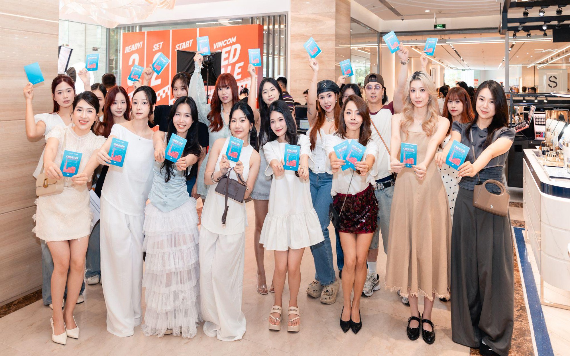Biển người &ldquo;đổ bộ&rdquo; Vincom B&agrave; Triệu từ s&aacute;ng sớm: Lễ hội sale lớn nhất h&egrave; 2026 ch&iacute;nh thức bắt đầu- Ảnh 5.