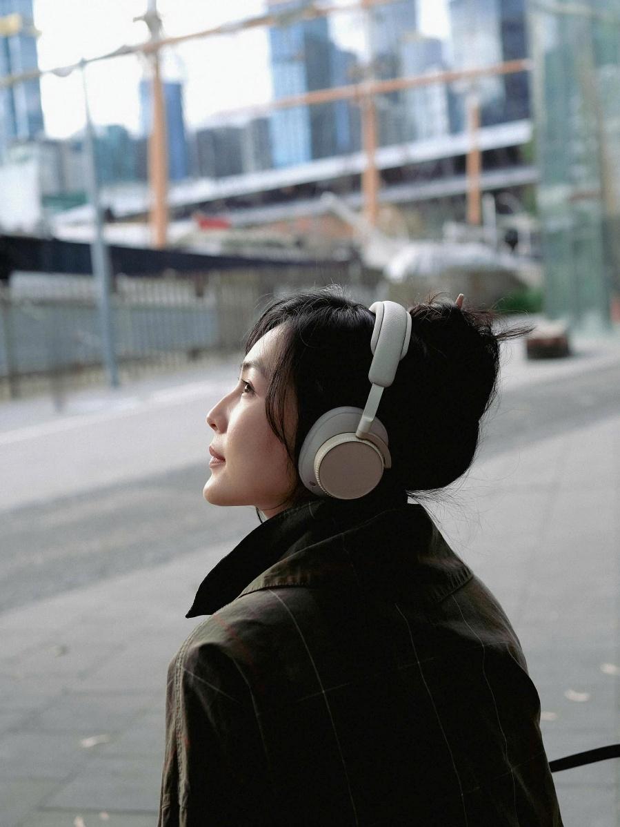 Beoplay H100 &ndash; Di sản 100 năm l&agrave;m n&ecirc;n l&aacute;t cắt hiện đại- Ảnh 6.