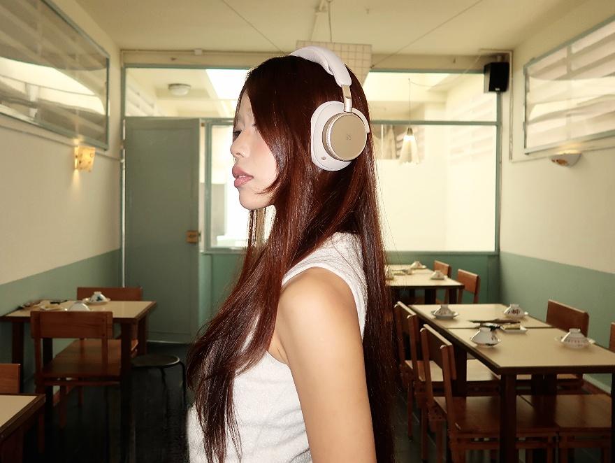 Beoplay H100 &ndash; Di sản 100 năm l&agrave;m n&ecirc;n l&aacute;t cắt hiện đại- Ảnh 7.