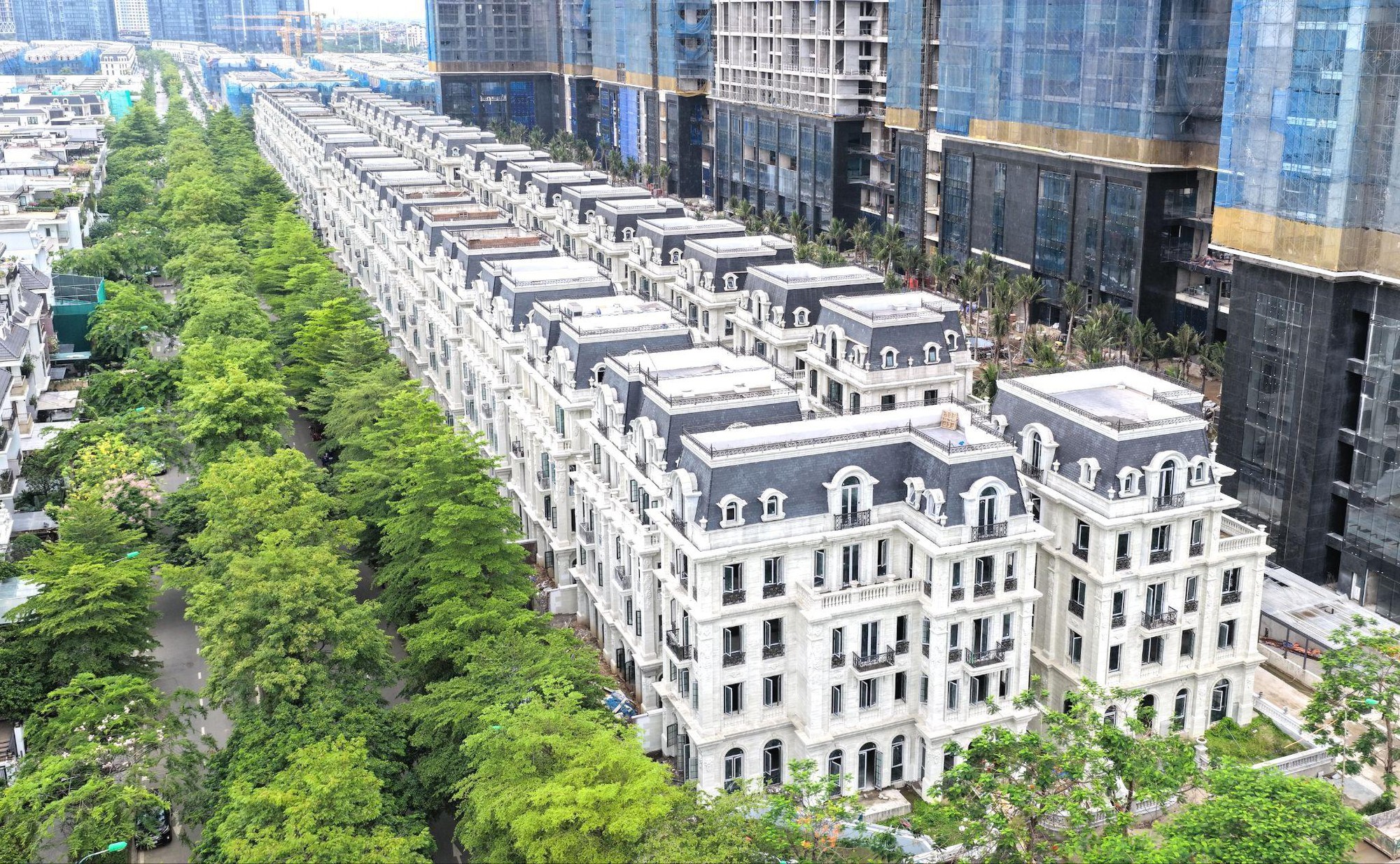 Cận cảnh BST dinh thự si&ecirc;u sang giữa Ciputra: diện t&iacute;ch s&agrave;n cả ng&agrave;n m2, sổ đỏ trao tay ngay khi nhận nh&agrave; - Ảnh 1.