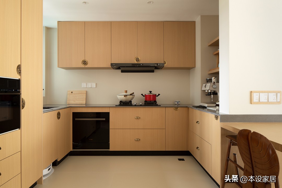 Bước v&agrave;o căn hộ của người phụ nữ nghỉ hưu, t&ocirc;i mới hiểu thế n&agrave;o l&agrave; một cuộc sống thanh thản: Kh&ocirc;ng xa hoa nhưng b&igrave;nh y&ecirc;n đến lạ - Ảnh 2.