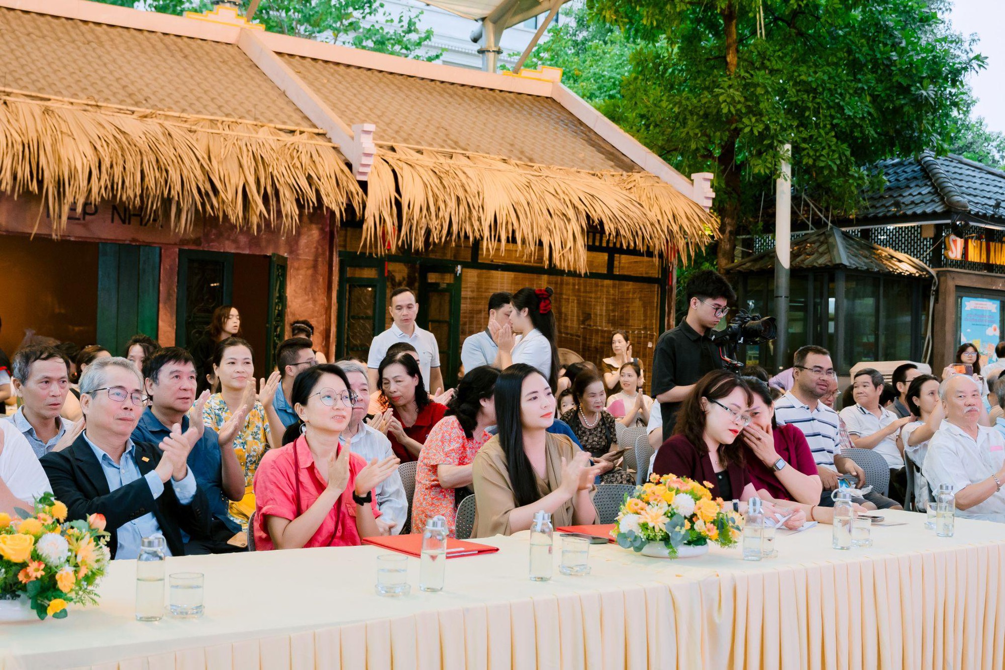 H&agrave; Nội c&oacute; th&ecirc;m kh&ocirc;ng gian vui chơi s&aacute;ng tạo, th&acirc;n thiện m&ocirc;i trường tại Phố S&aacute;ch 19/12 - Ảnh 1.