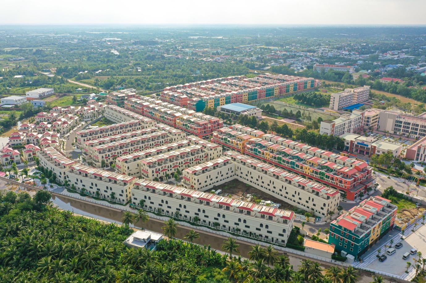 Vĩnh Long trong kh&ocirc;ng gian ph&aacute;t triển mới: Đ&ocirc; thị dẫn dắt tăng trưởng sẽ định h&igrave;nh tương lai - Ảnh 2.