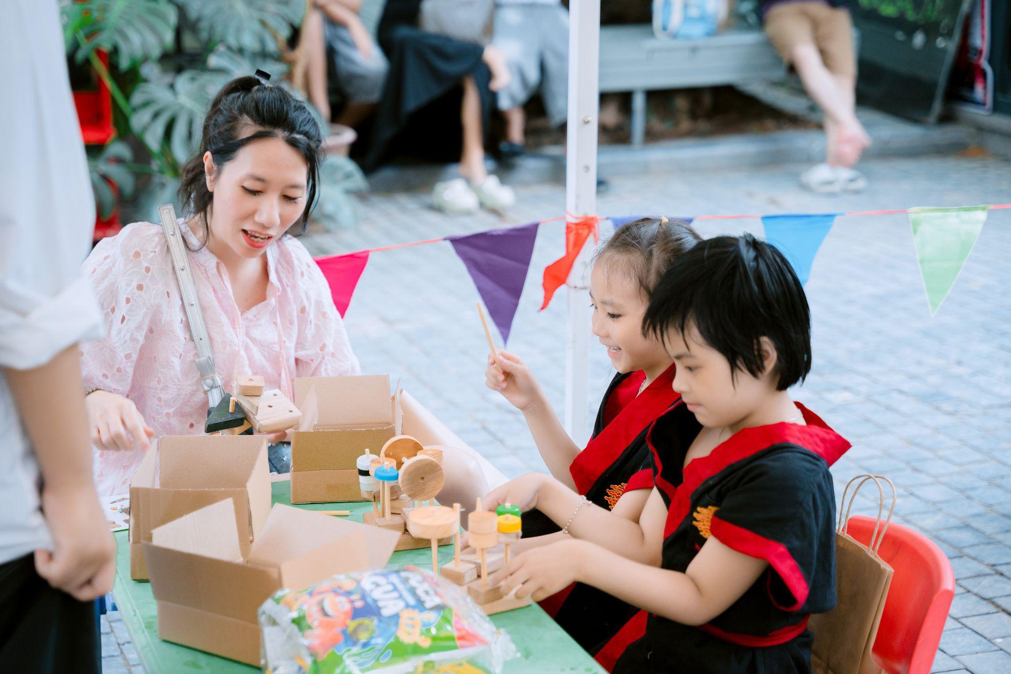 H&agrave; Nội c&oacute; th&ecirc;m kh&ocirc;ng gian vui chơi s&aacute;ng tạo, th&acirc;n thiện m&ocirc;i trường tại Phố S&aacute;ch 19/12 - Ảnh 3.