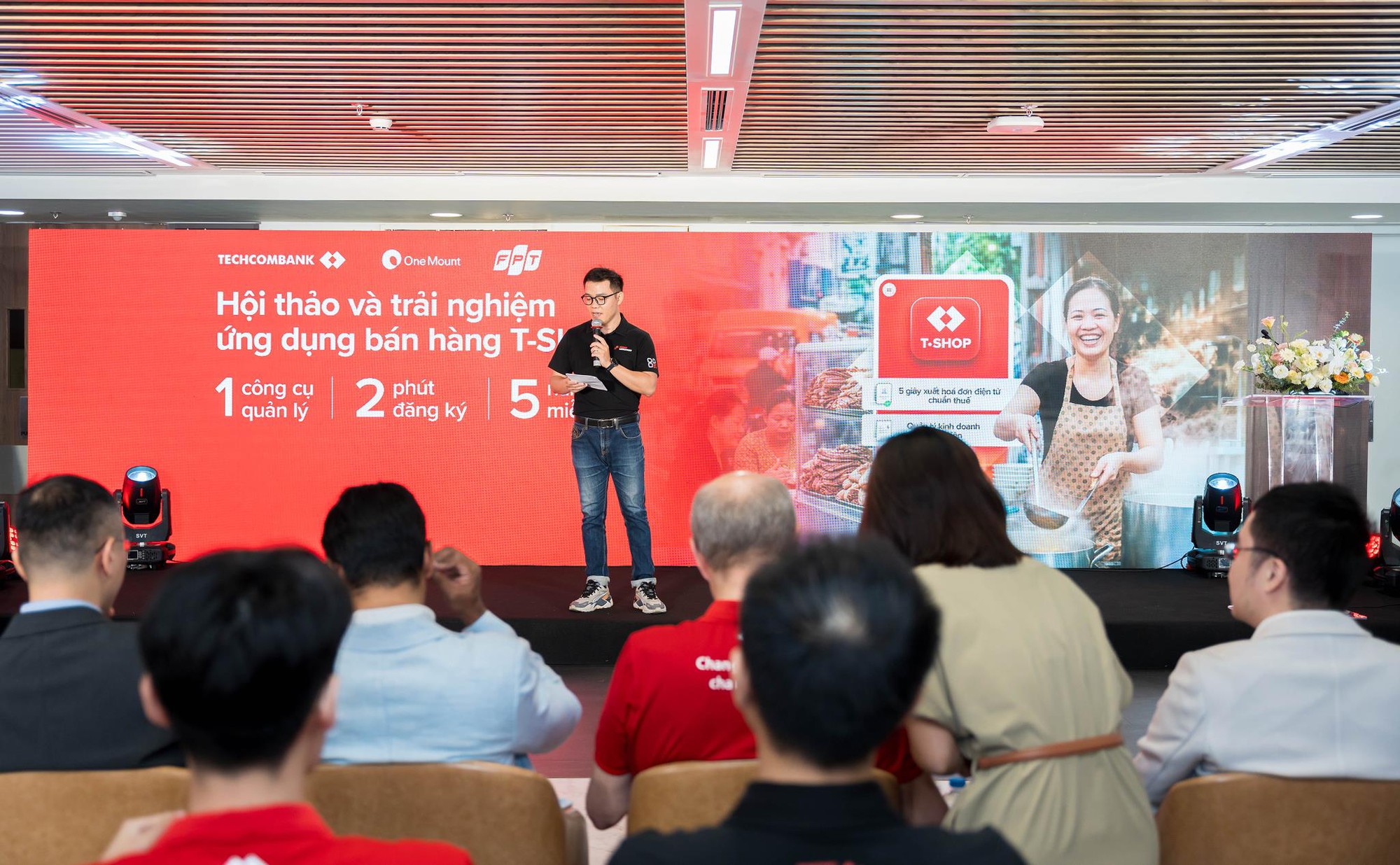 Hợp lực c&ocirc;ng nghệ - t&agrave;i ch&iacute;nh: One Mount c&ugrave;ng Techcombank ph&aacute;t triển T-Shop - Ảnh 1.