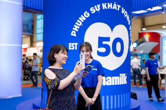  Vinamilk mang c&acirc;u chuyện 50 năm đến triển l&atilde;m chuy&ecirc;n ng&agrave;nh sữa lớn nhất Việt Nam - Ảnh 4.