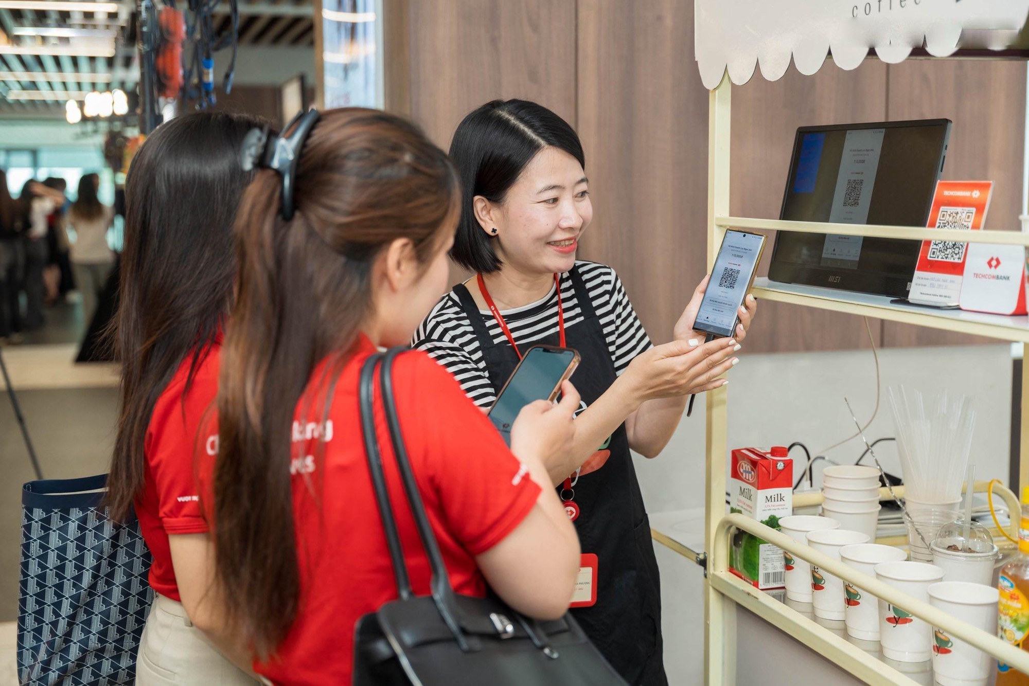 Hợp lực c&ocirc;ng nghệ - t&agrave;i ch&iacute;nh: One Mount c&ugrave;ng Techcombank ph&aacute;t triển T-Shop - Ảnh 3.