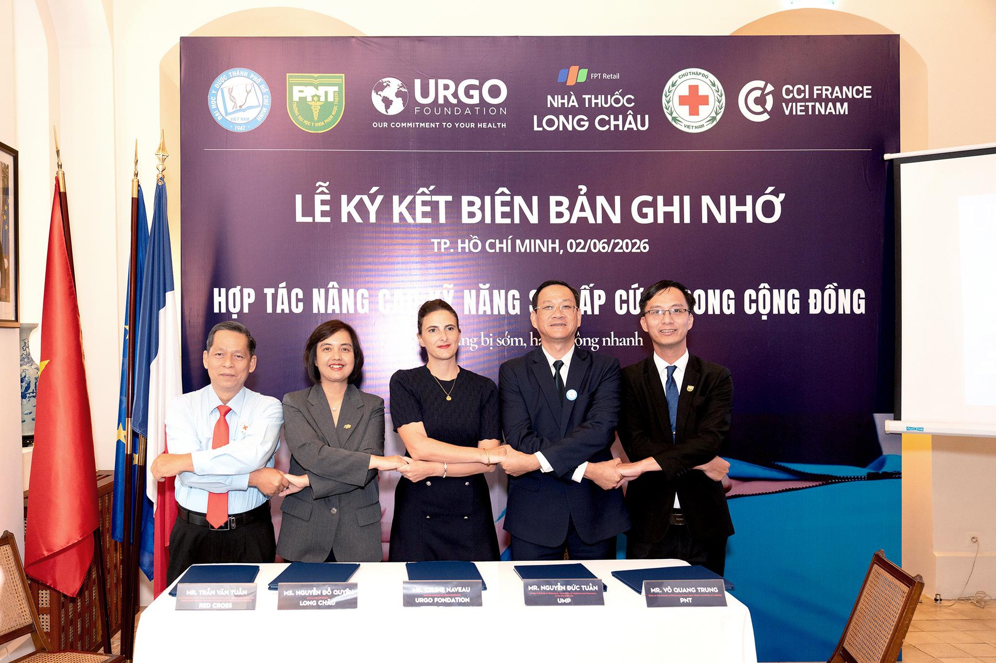 Hệ thống nh&agrave; thuốc mở rộng vai tr&ograve; trạm hỗ trợ &ldquo;bảo vệ sự sống&rdquo; cho người d&acirc;n - Ảnh 4.