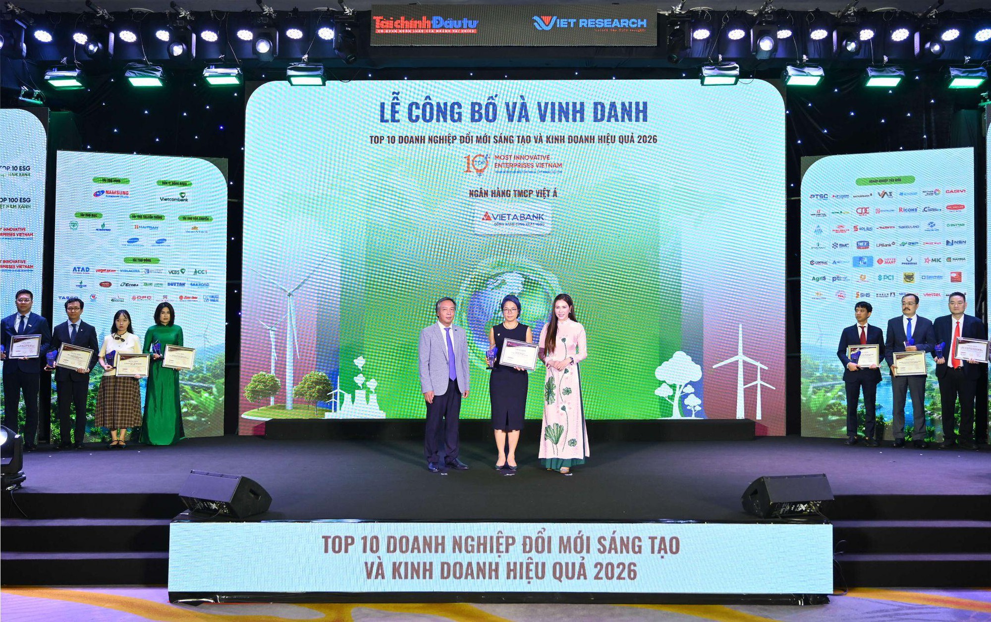 VietABank lập &ldquo;c&uacute; đ&uacute;p&rdquo; giải thưởng: Khi đổi mới s&aacute;ng tạo song h&agrave;nh c&ugrave;ng ph&aacute;t triển bền vững- Ảnh 1.