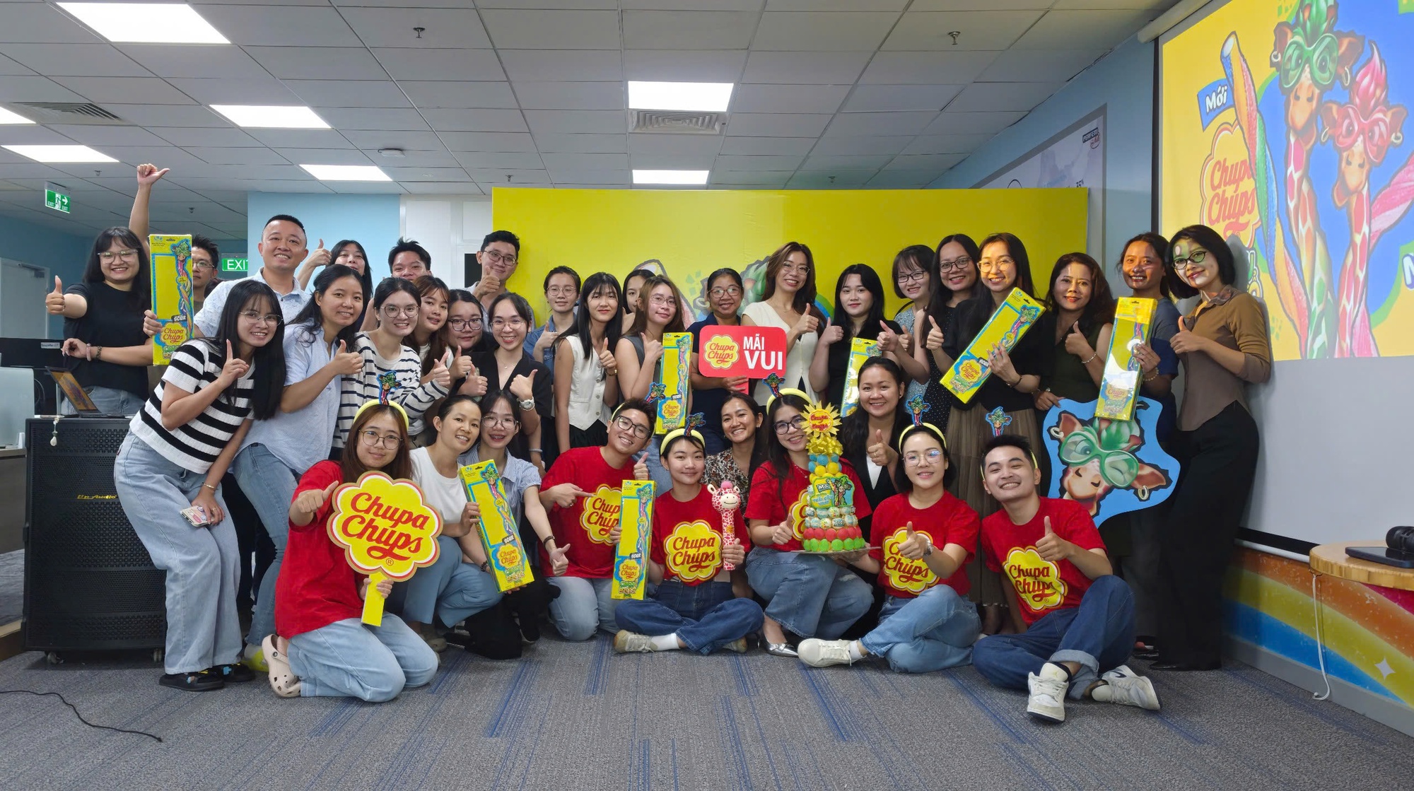 Từ triết l&yacute; &ldquo;People First&rdquo; đến h&agrave;nh tr&igrave;nh ph&aacute;t triển của từng nh&acirc;n sự- Ảnh 1.