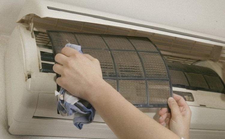 6 việc n&ecirc;n l&agrave;m trước khi bật điều h&ograve;a mỗi ng&agrave;y để giảm &aacute;p lực tiền điện: Nhiều gia đ&igrave;nh bỏ qua bước đầu ti&ecirc;n n&ecirc;n h&oacute;a đơn tăng vọt cả m&ugrave;a h&egrave; - Ảnh 3.