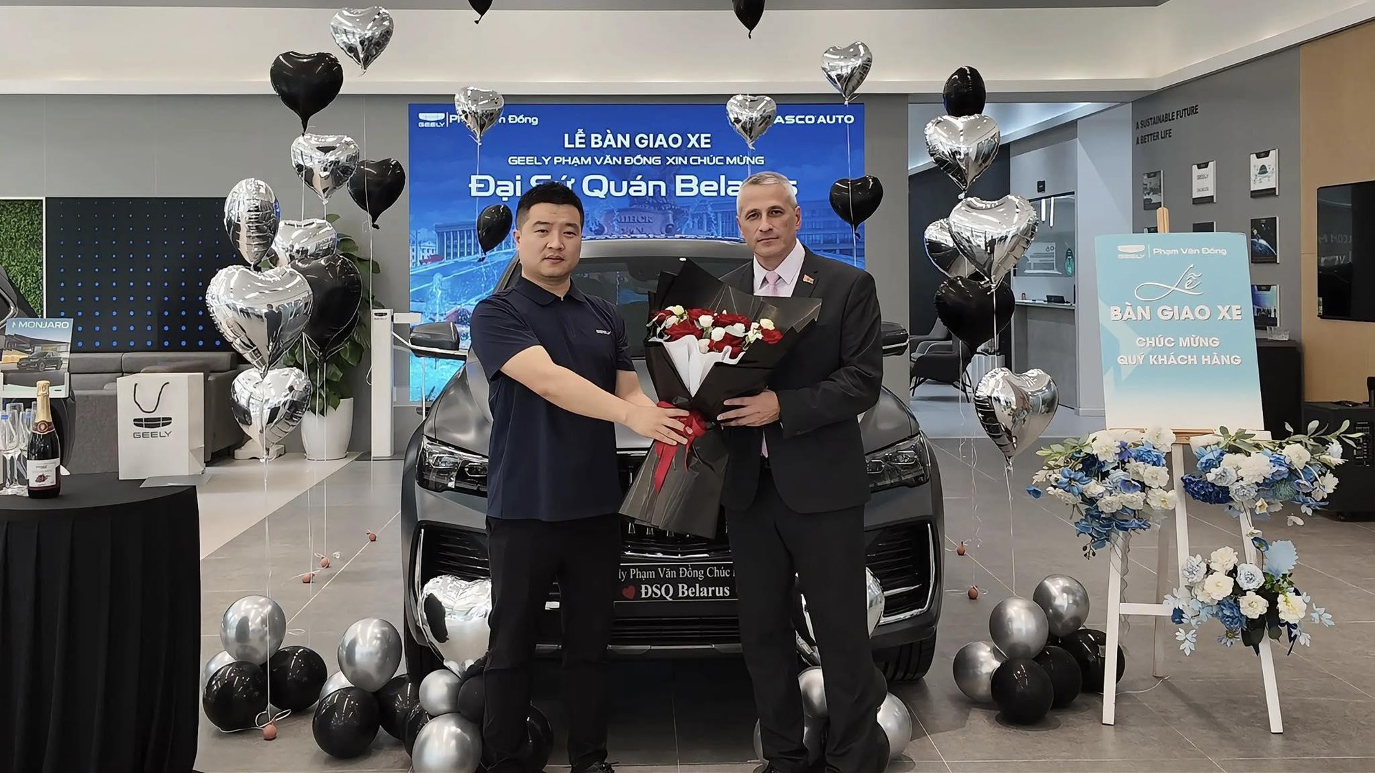 Đại sứ Belarus tại Việt Nam chọn Geely Monjaro l&agrave;m xe ngoại giao - Ảnh 1.