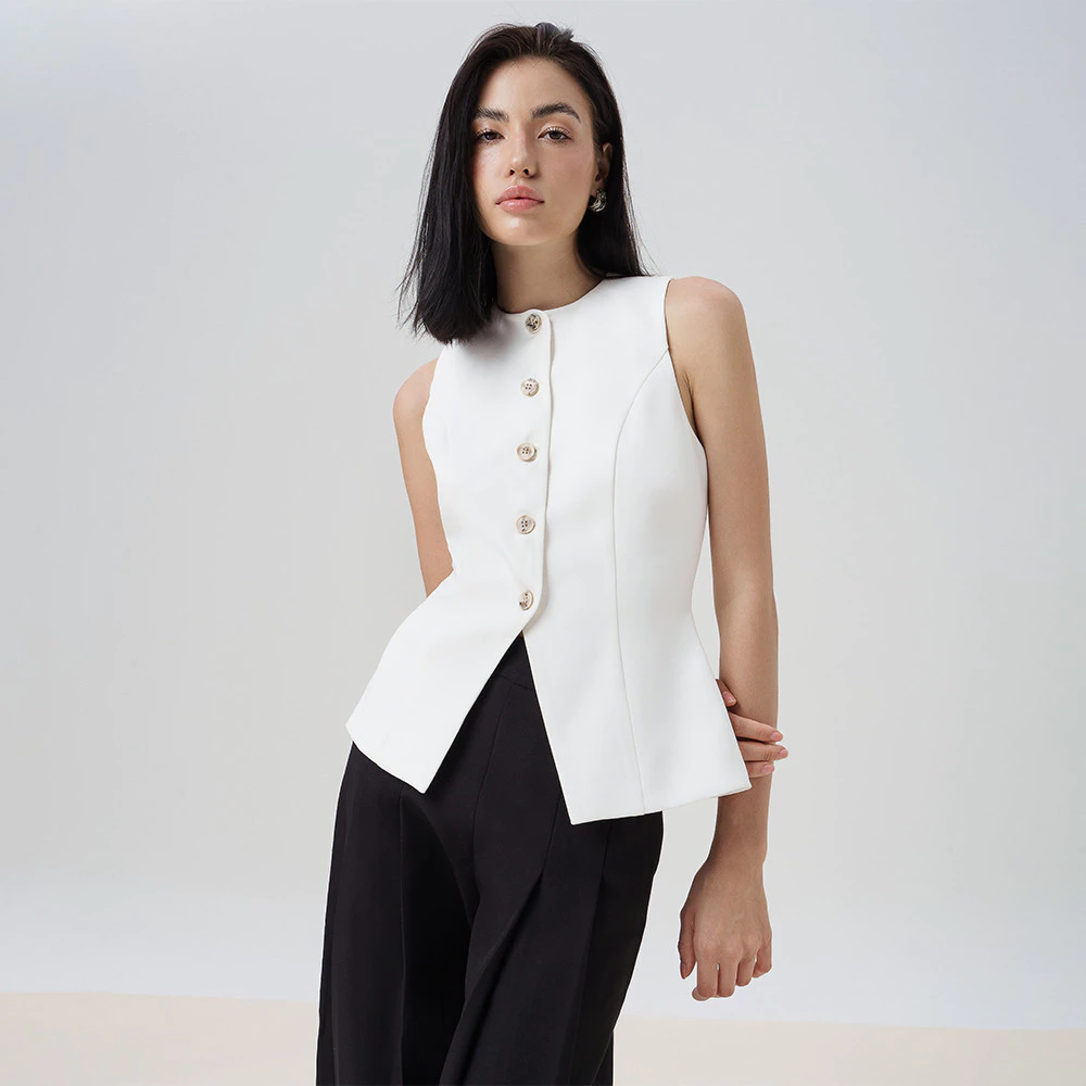 Kh&ocirc;ng cần mua nhiều đồ, chỉ cần một chiếc vest kh&ocirc;ng tay l&agrave; đủ đẹp với 5 c&ocirc;ng thức cực dễ &aacute;p dụng - Ảnh 7.