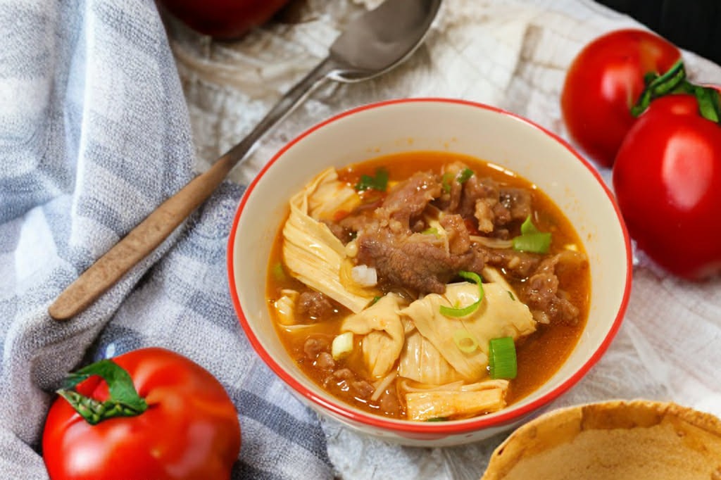 Mẹ t&ocirc;i thường nấu m&oacute;n n&agrave;y v&agrave;i lần mỗi tuần, ăn v&agrave;o m&ugrave;a h&egrave; l&agrave; "chuẩn b&agrave;i", nước d&ugrave;ng ngon đến mức lịm tim!- Ảnh 9.