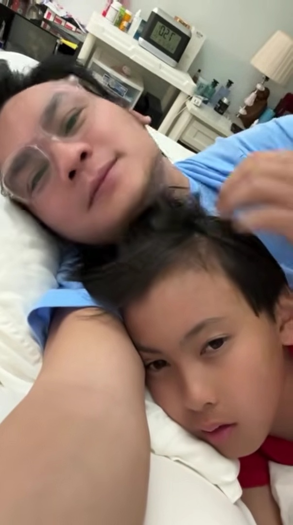 Nam NSƯT trở về Mỹ liền khoe: "Mọi người thấy chưa, thấy con trai t&ocirc;i giỏi chưa?"- Ảnh 2.