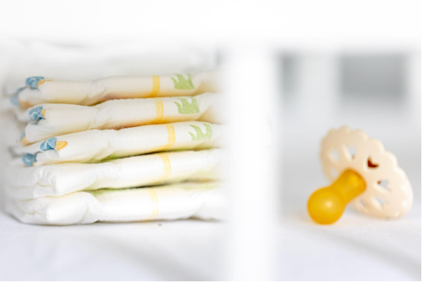 M&agrave;ng đ&aacute;y tho&aacute;ng kh&iacute; trong t&atilde; bỉm: C&ocirc;ng nghệ n&agrave;o thực sự gi&uacute;p da b&eacute; kh&ocirc;ng bị hầm b&iacute;?- Ảnh 1.