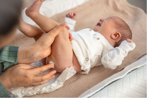 M&agrave;ng đ&aacute;y tho&aacute;ng kh&iacute; trong t&atilde; bỉm: C&ocirc;ng nghệ n&agrave;o thực sự gi&uacute;p da b&eacute; kh&ocirc;ng bị hầm b&iacute;?- Ảnh 2.
