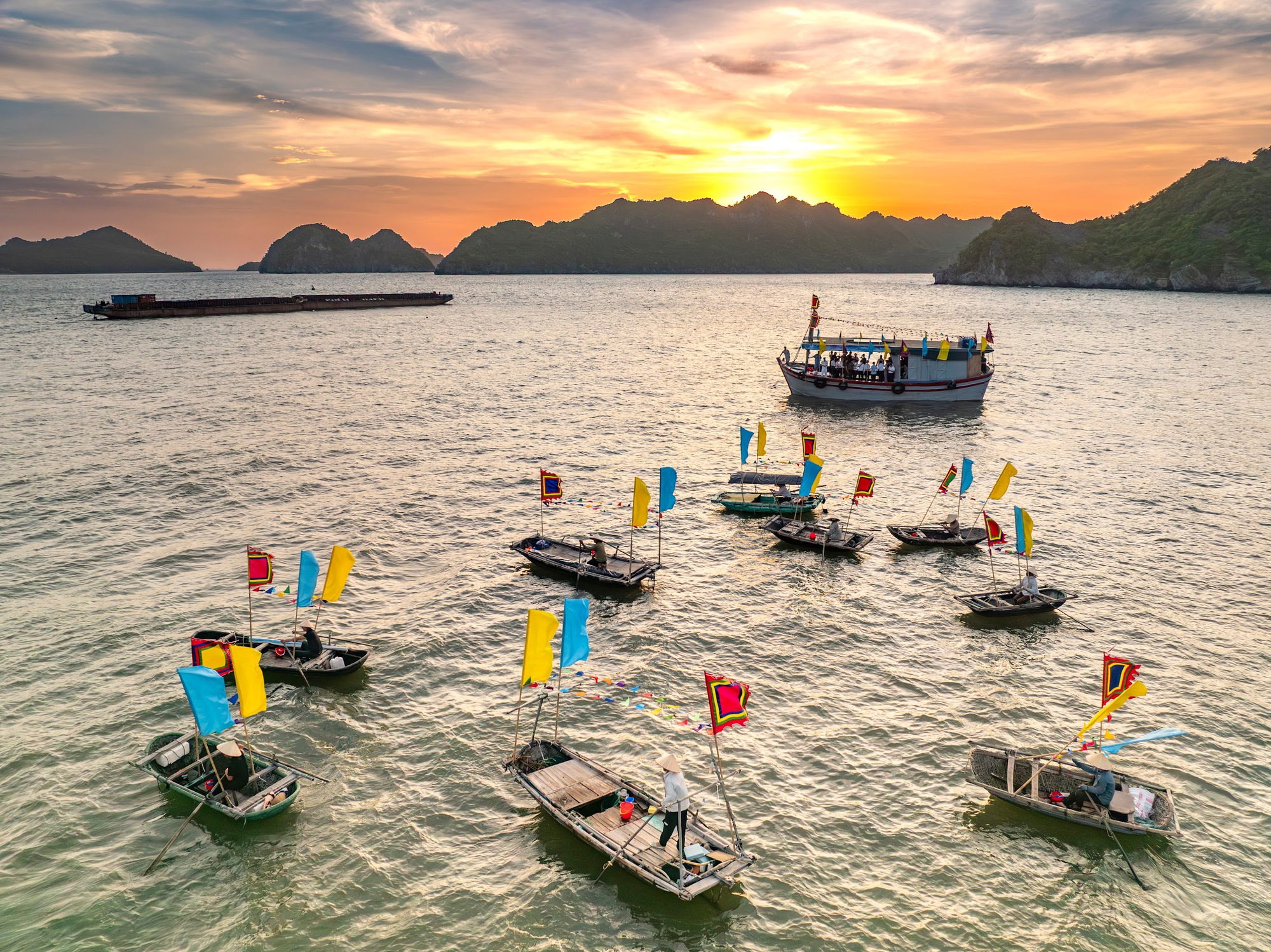 &ldquo;Sốt x&igrave;nh xịch&rdquo; với Lễ hội biển C&aacute;t B&agrave; lần đầu ti&ecirc;n đổ bộ Vịnh trung t&acirc;m - Ảnh 4.