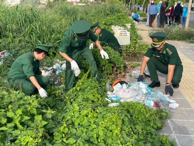Tuổi trẻ Bi&ecirc;n ph&ograve;ng cửa khẩu Cảng B&agrave; Rịa - Vũng T&agrave;u chung tay h&agrave;nh động v&igrave; m&ocirc;i trường xanh - sạch - đẹp - Ảnh 3.