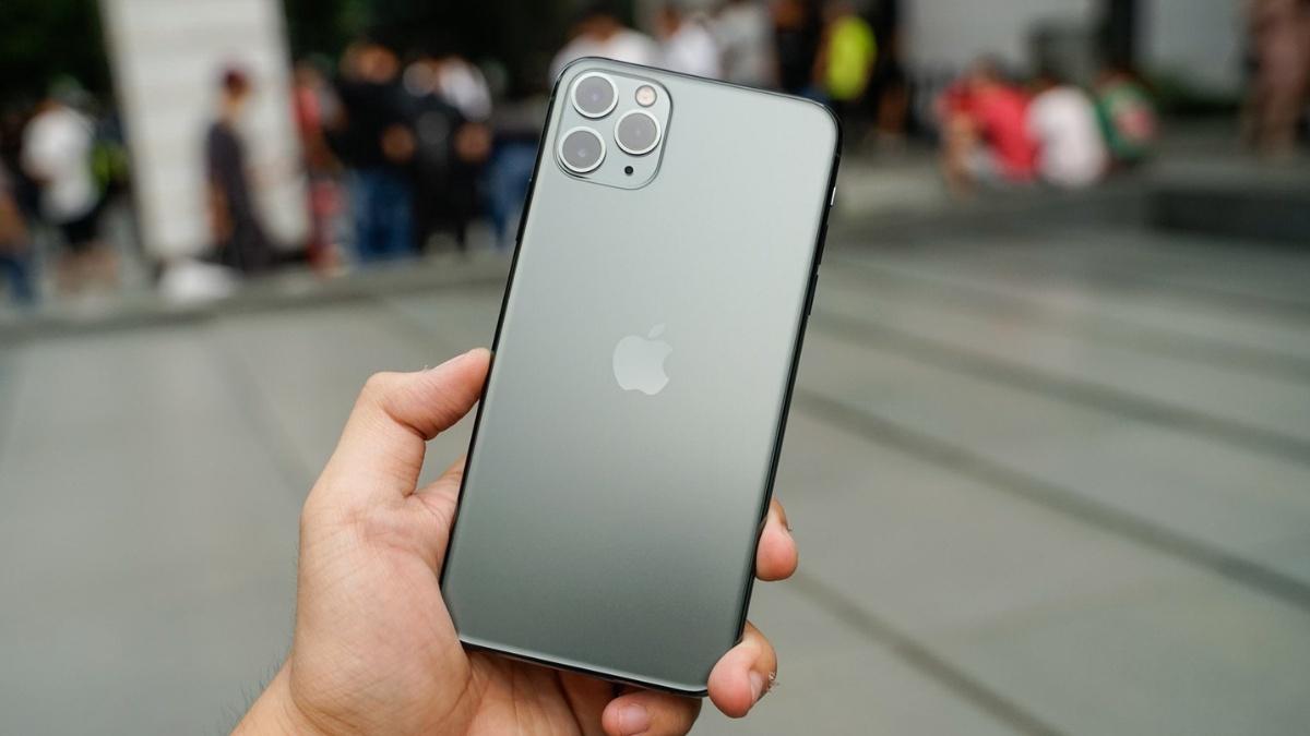 Từ iPhone X cũ, người d&ugrave;ng chuyển sang chọn iPhone 11 Pro Max cũ - Ảnh 1.