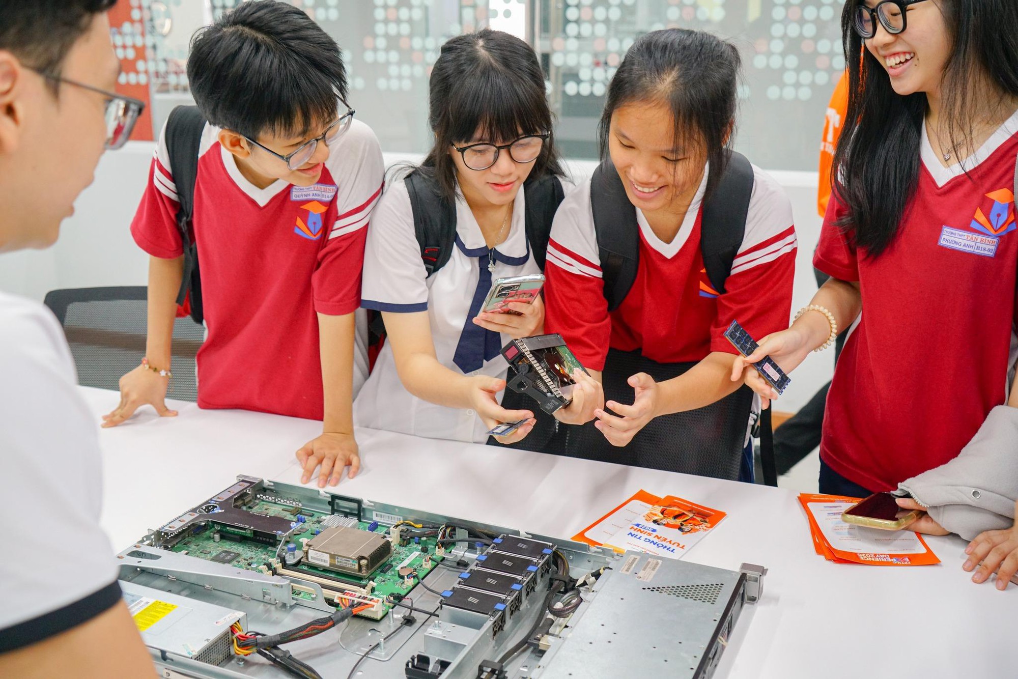 35.000 chỗ trống, lương hấp dẫn, cạnh tranh thấp: Ng&agrave;nh chip b&aacute;n dẫn đang chờ thế hệ kỹ sư tiếp theo - Ảnh 2.