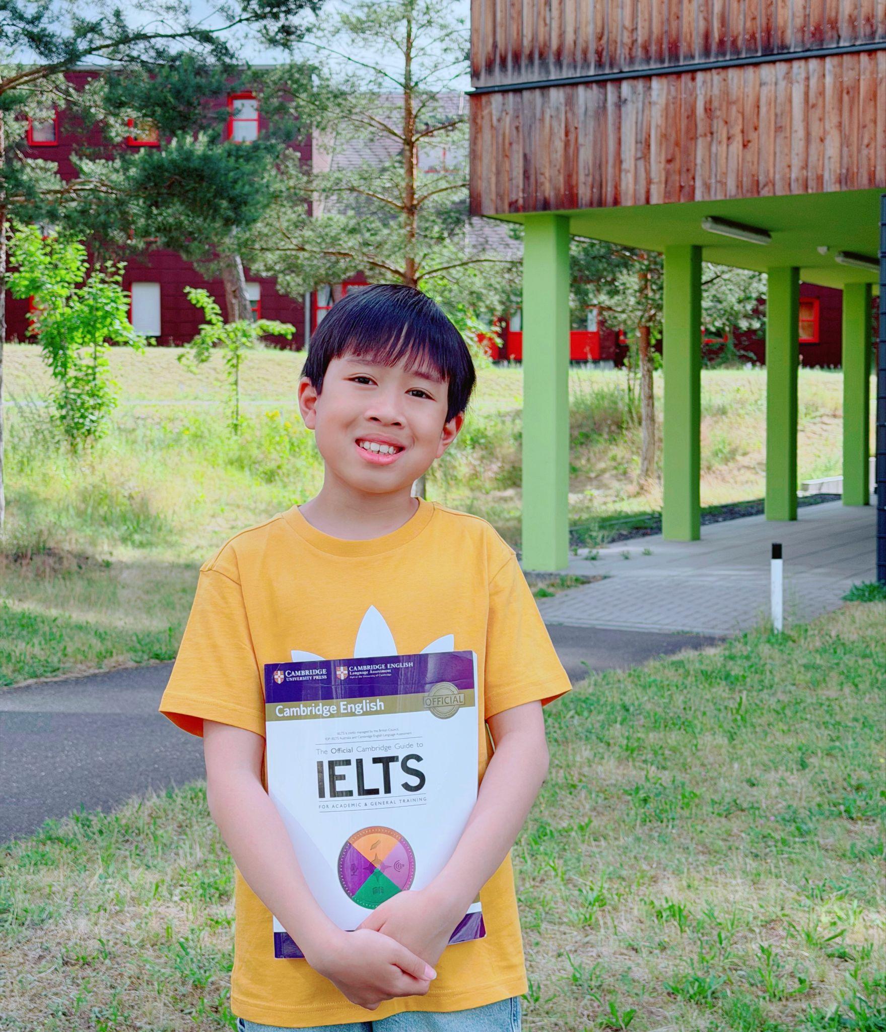 Cậu bé lớp 4 đạt IELTS 8.0 ngay lần đầu, sử dụng tốt 3 ngôn ngữ- Ảnh 2. Cậu bé lớp 4 đạt IELTS 8.0 ngay lần đầu, sử dụng tốt 3 ngôn ngữ- Ảnh 2.