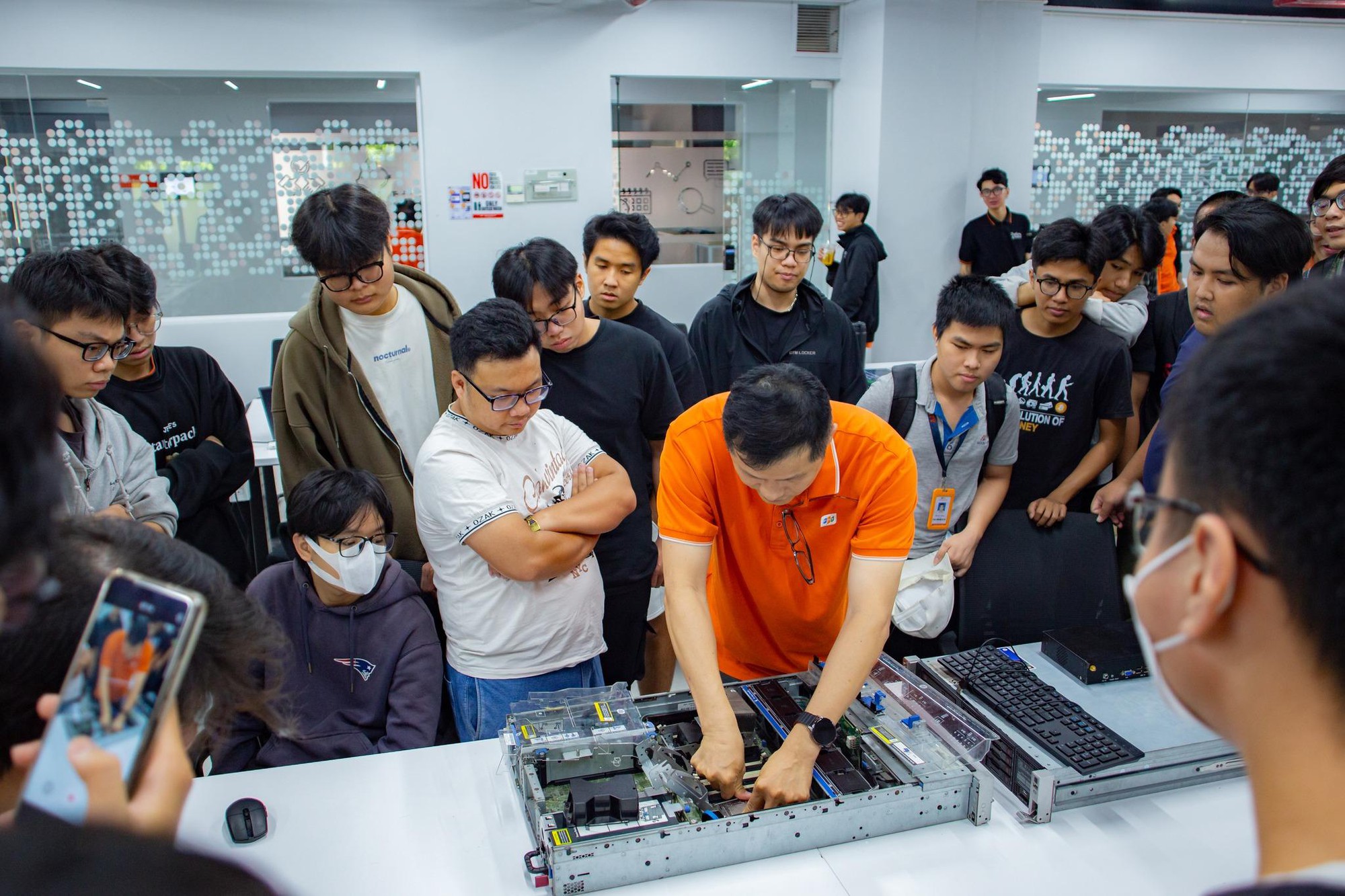 35.000 chỗ trống, lương hấp dẫn, cạnh tranh thấp: Ng&agrave;nh chip b&aacute;n dẫn đang chờ thế hệ kỹ sư tiếp theo - Ảnh 3.