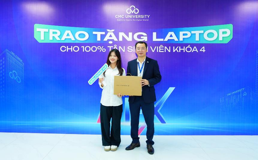 Trường Đại học CMC tặng m&aacute;y t&iacute;nh bảng cho to&agrave;n bộ th&iacute; sinh đăng &yacute; nguyện vọng 1, 2, 3- Ảnh 1.