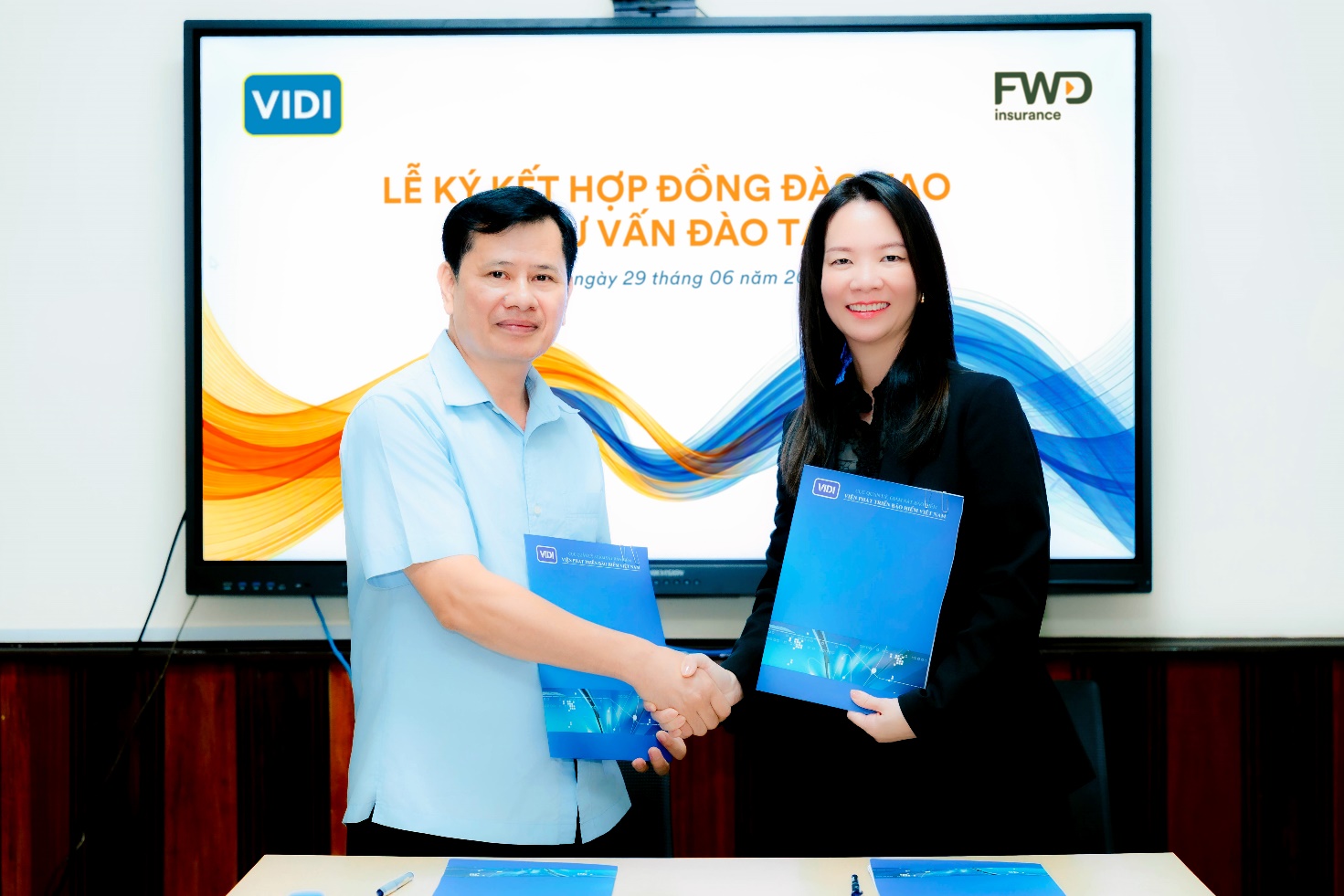 FWD th&uacute;c đẩy chuẩn h&oacute;a nghề tư vấn bảo hiểm qua hợp t&aacute;c đ&agrave;o tạo với VIDI - Ảnh 1.