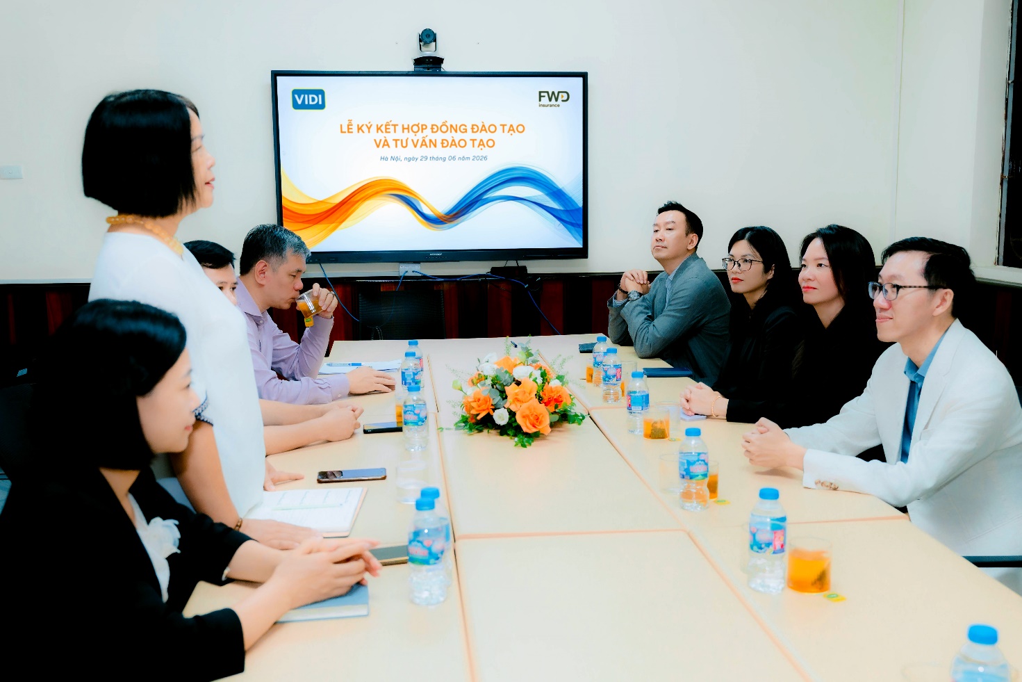 FWD th&uacute;c đẩy chuẩn h&oacute;a nghề tư vấn bảo hiểm qua hợp t&aacute;c đ&agrave;o tạo với VIDI - Ảnh 2.
