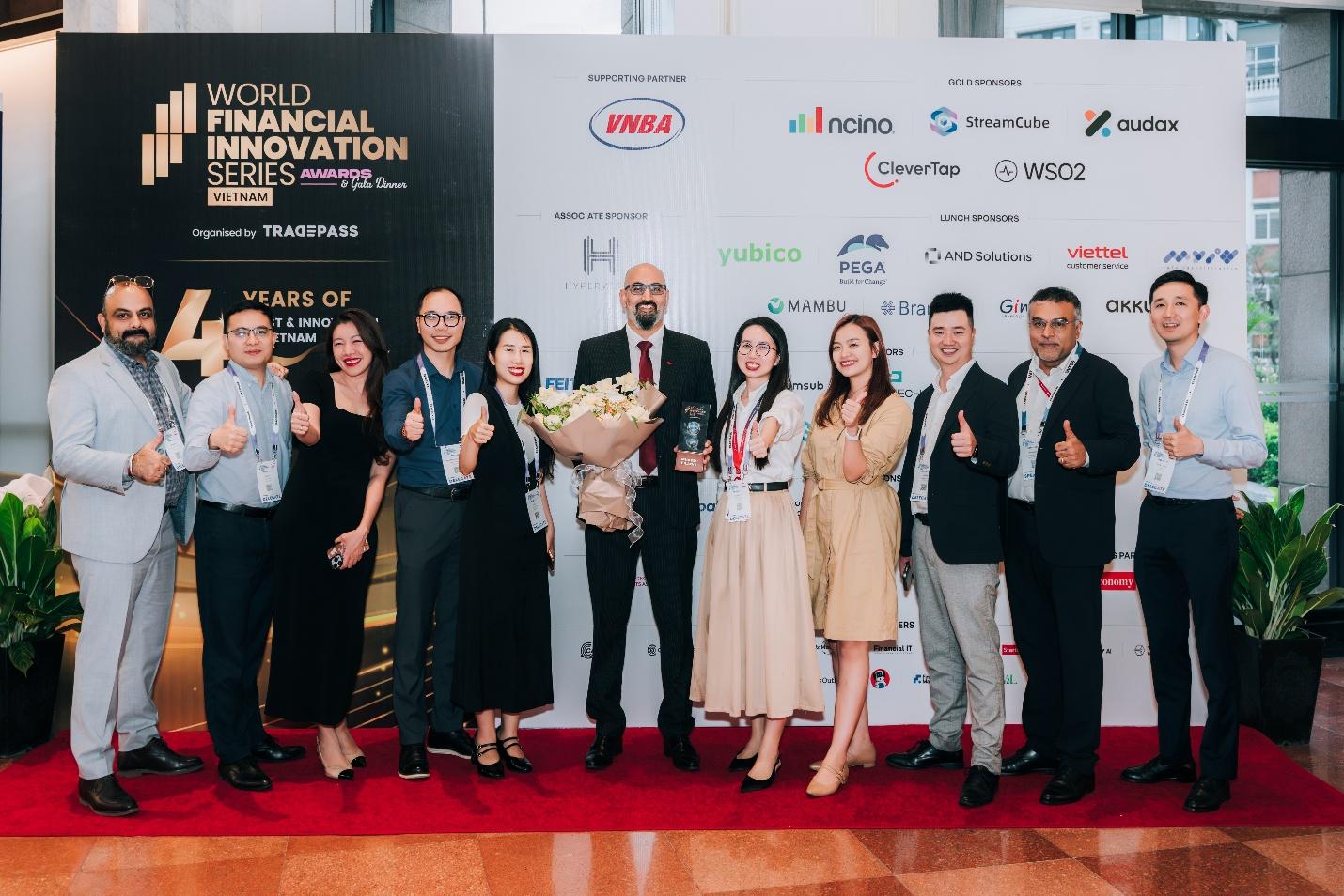 Techcom Life trở th&agrave;nh c&ocirc;ng ty bảo hiểm nh&acirc;n thọ ti&ecirc;n phong tại Việt Nam gi&agrave;nh c&uacute; đ&uacute;p giải thưởng The Asian Banker- Ảnh 3.