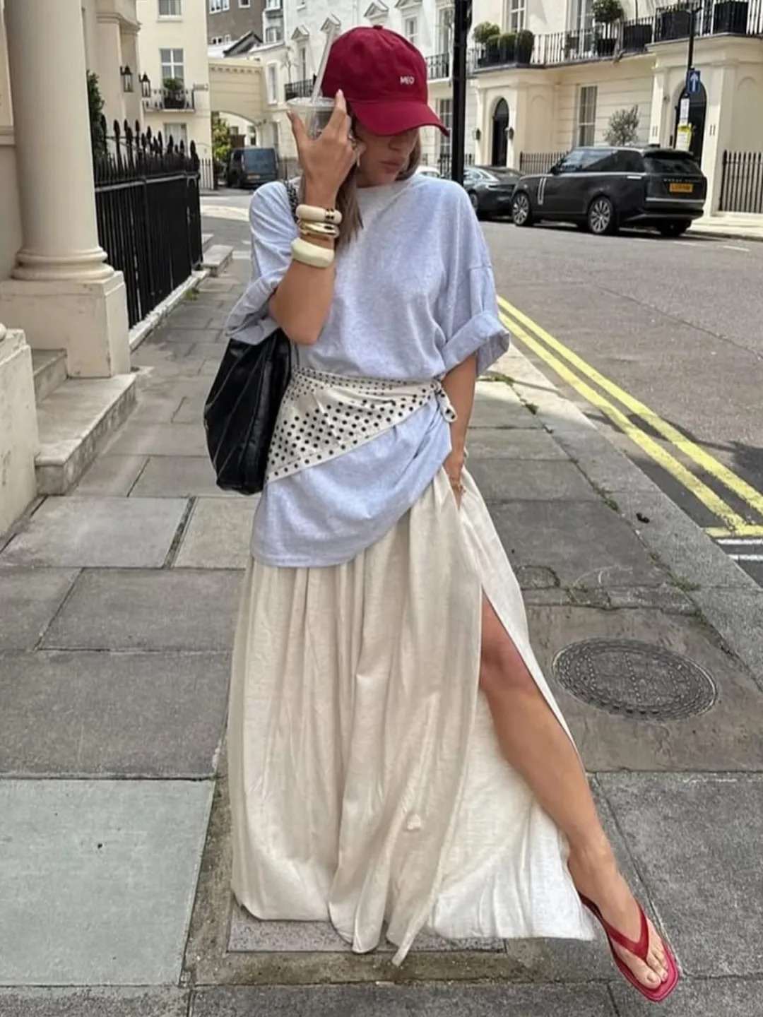 12 outfit với áo thun đơn giản nhưng mặc lên ai cũng khen có gu - Ảnh 1.